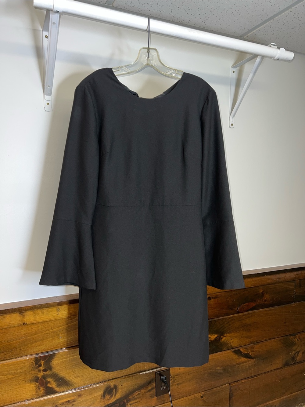 Banana Republic Blackβ Bell-Sleeve Shift Dress- 6